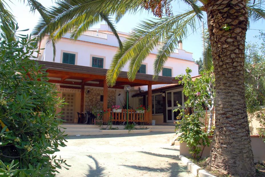 Hotel Incontro Пескичи Экстерьер фото
